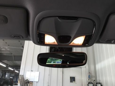 Used 2019 Jeep Cherokee Limited image 32