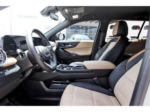 Used 2025 Chevrolet Equinox ACTIV w/ Convenience Package III image 30