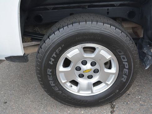 Used 2018 Chevrolet Silverado 1500 W/T w/ Trailering Package image 9