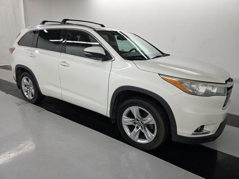 Used 2016 Toyota Highlander Limited Platinum image 2