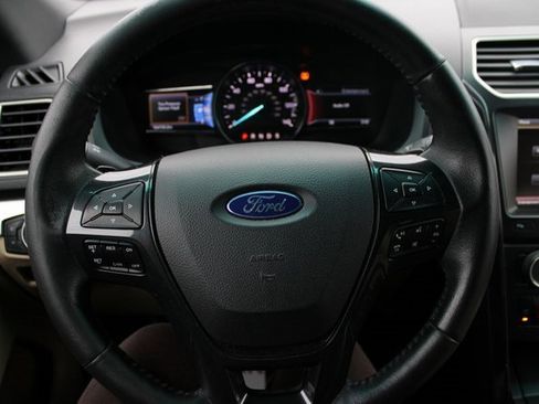 Used 2016 Ford Explorer XLT w/ Equipment Group 202A image 21