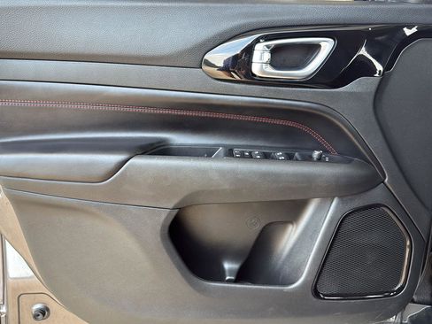 Used 2022 Jeep Compass Trailhawk image 12