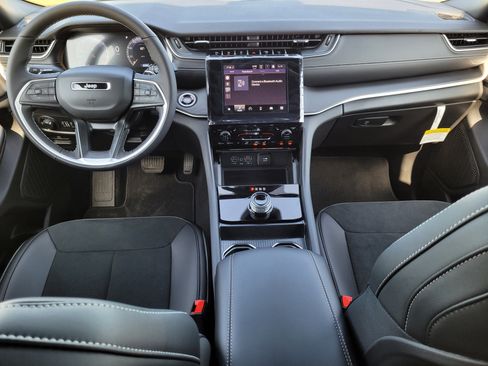 New 2025 Jeep Grand Cherokee L Altitude image 14