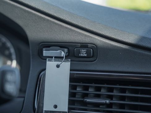 Used 2008 Volvo V70 image 21