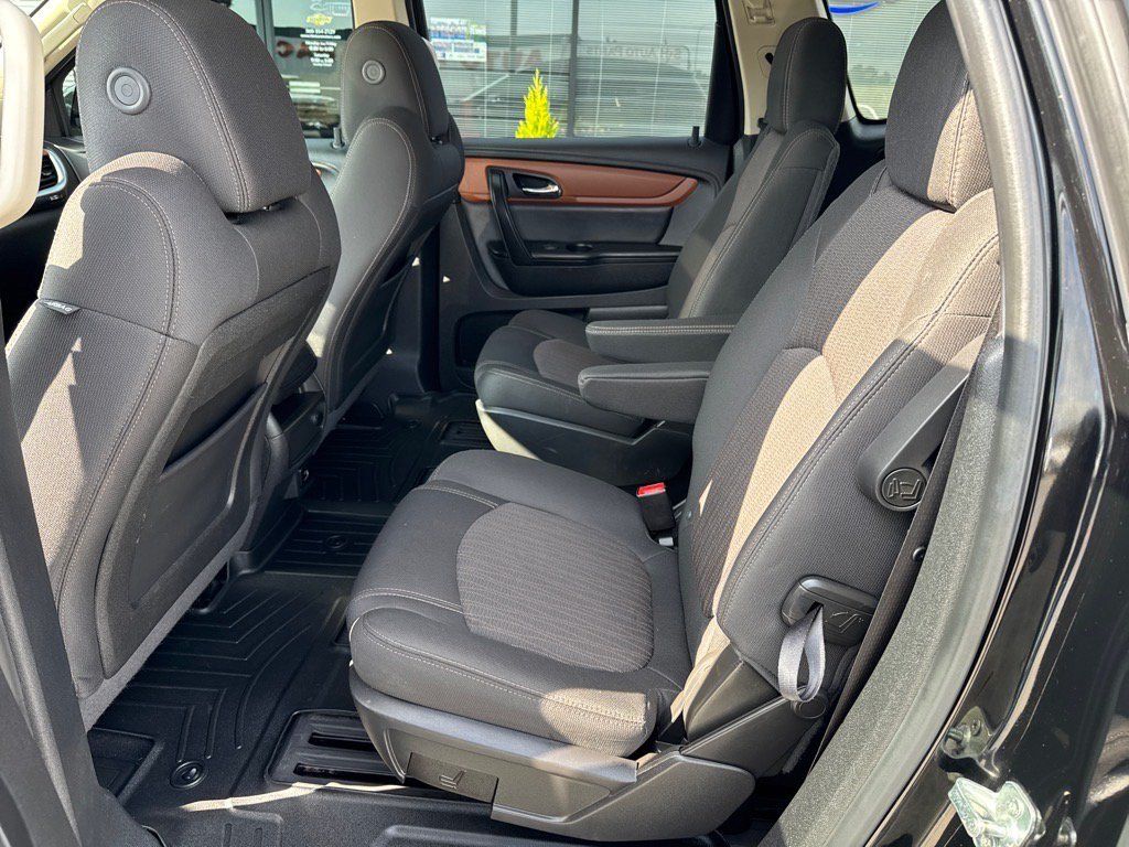 Used 2017 Chevrolet Traverse LT w/ True North Edition AWD/4WD image 8