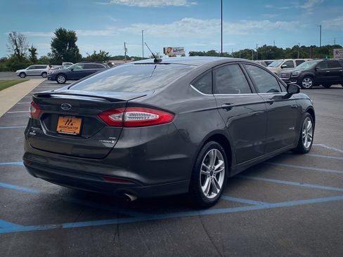 Used 2016 Ford Fusion SE FWD image 12