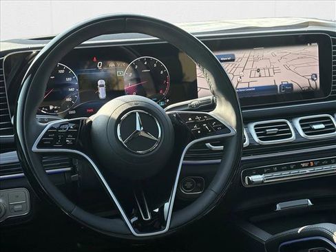 New 2026 Mercedes-Benz GLS 580 4MATIC image 17