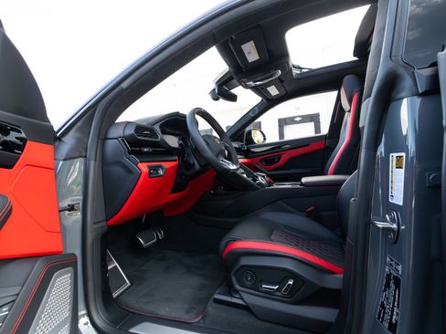 Used 2024 Lamborghini Urus S AWD/4WD image 5