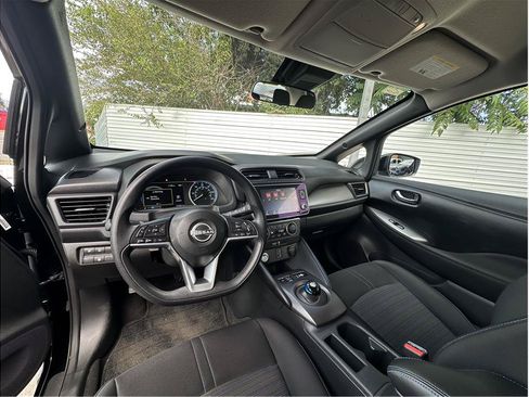 Used 2025 Nissan Leaf S FWD image 2