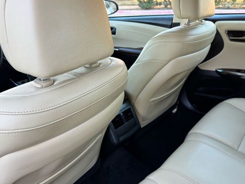 Used 2018 Toyota Avalon XLE image 27