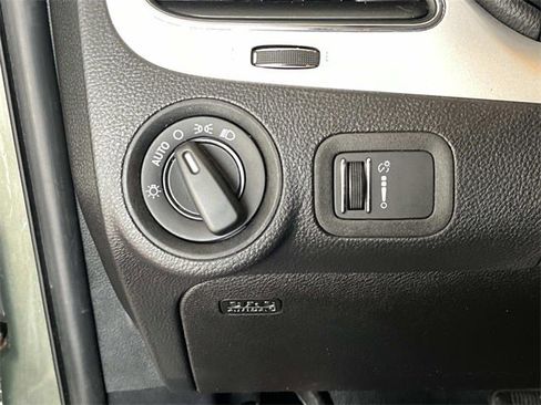 Used 2017 Dodge Journey SE image 25