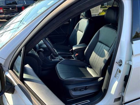 Used 2022 Volkswagen Tiguan SE R-Line image 10