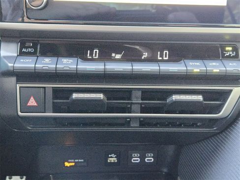 Certified 2025 Toyota Camry SE image 21