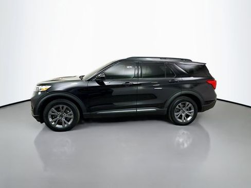 Used 2022 Ford Explorer XLT w/ Equipment Group 202A image 4