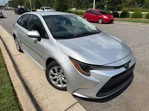 Used 2023 Toyota Corolla LE FWD image 5