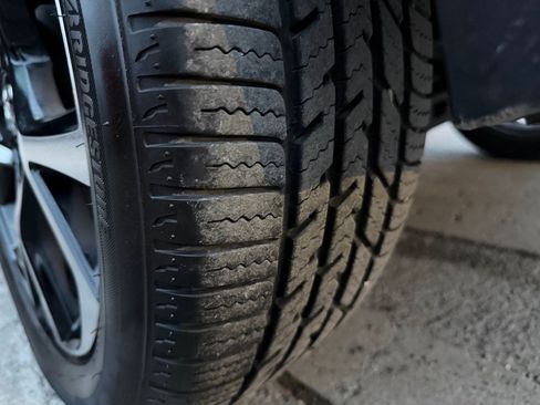 Used 2019 Toyota C-HR XLE FWD image 19