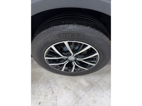 Used 2021 Volkswagen Tiguan SE AWD/4WD image 31