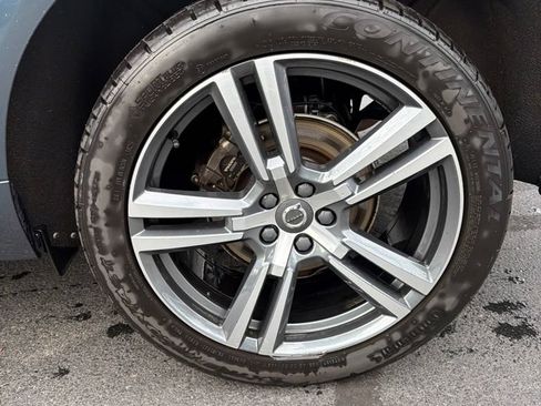 Used 2021 Volvo XC60 T5 Momentum w/ Protection Package AWD/4WD image 4