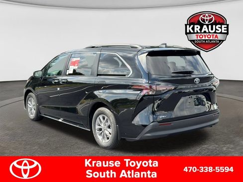 New 2026 Toyota Sienna XLE FWD image 6