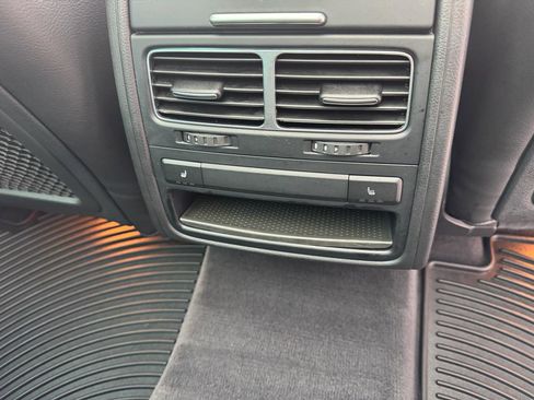 Used 2011 Volkswagen Touareg Hybrid image 13