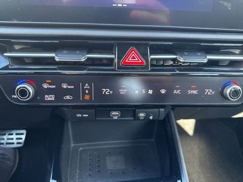 Certified 2023 Kia Niro SX Touring image 25