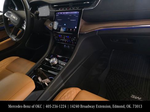 Used 2023 Jeep Grand Cherokee Summit w/ Adv Protech Group IV AWD/4WD image 11