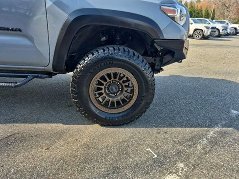 Used 2019 Toyota Tacoma TRD Off-Road image 15