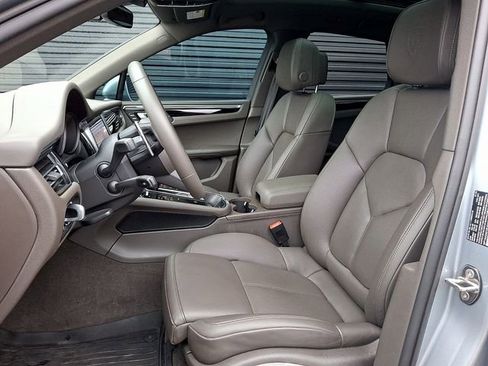 Certified 2023 Porsche Macan image 19