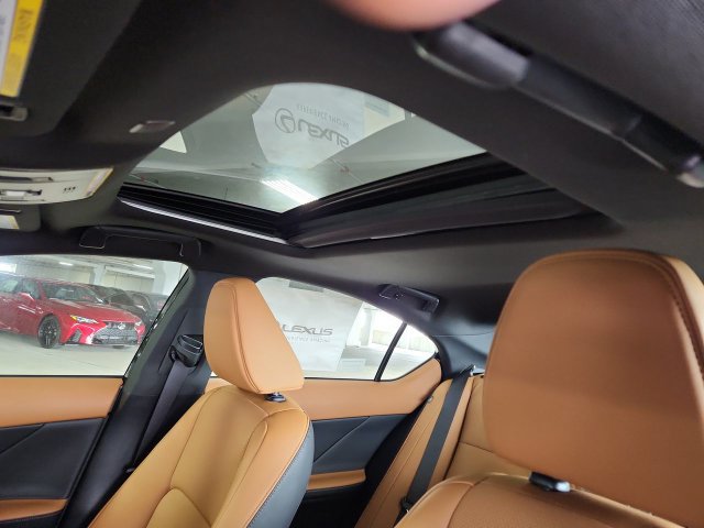 Used 2023 Lexus IS 300 w/ Comfort Package RWD image 27