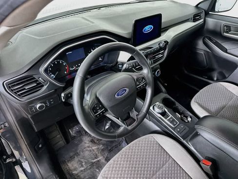 Certified 2022 Ford Escape SE w/ SE Sport Appearance Package FWD image 2