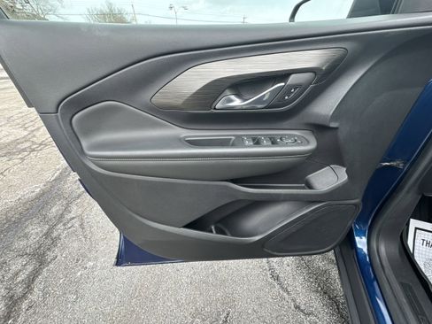 Used 2023 GMC Terrain SLE w/ Driver Convenience Package image 23