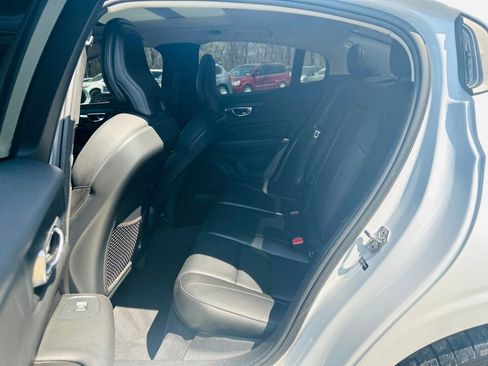 Used 2020 Volvo S60 T5 Momentum FWD image 31