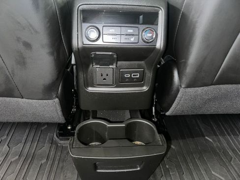 Certified 2023 GMC Acadia SLT w/ Preferred Package image 24