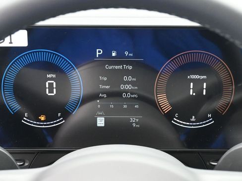 Used 2025 Hyundai Kona SEL image 12