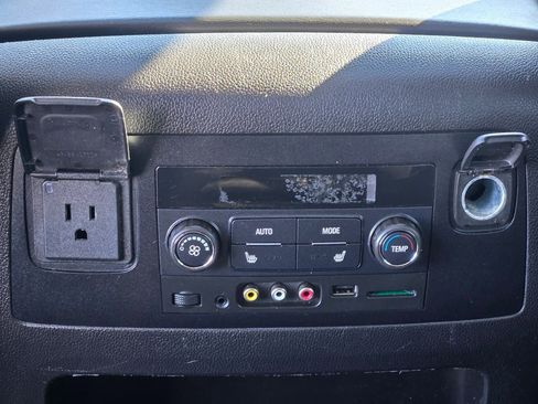 Used 2016 Chevrolet Suburban LTZ image 21