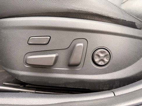 Used 2018 Kia Cadenza Technology image 33