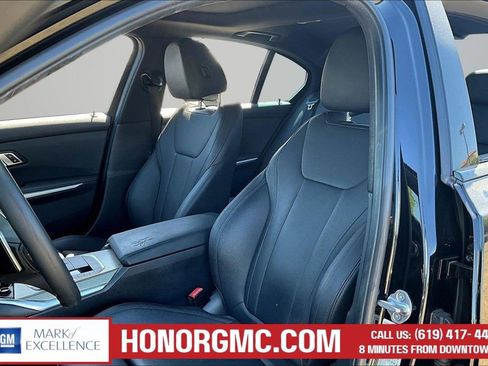 Used 2020 BMW 330i Sedan w/ M Sport Package RWD image 18