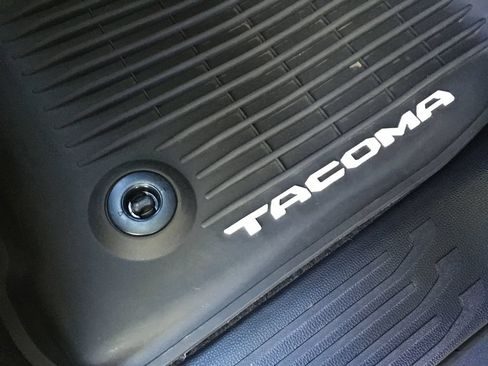 Used 2024 Toyota Tacoma TRD Sport AWD/4WD image 30