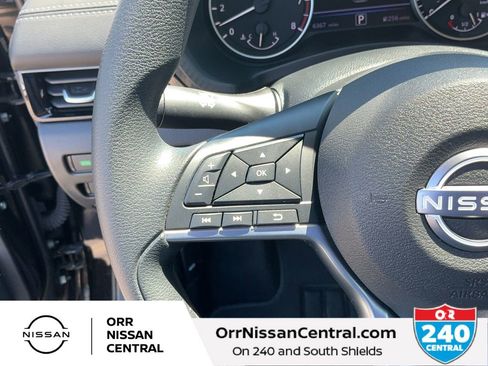 Used 2025 Nissan Sentra SV w/ Trunk Package image 19