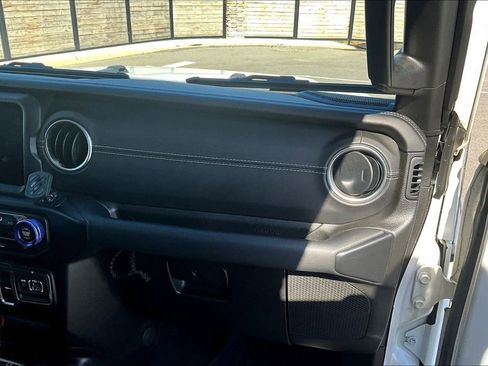 Used 2021 Jeep Wrangler Unlimited Sahara w/ Uconnect 4C Nav & Sound Group AWD/4WD image 12