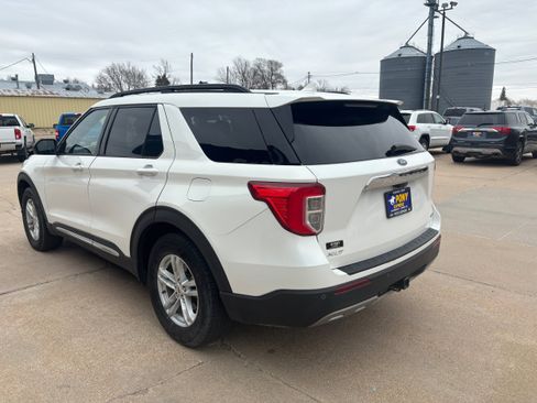 Used 2020 Ford Explorer XLT w/ Equipment Group 202A AWD/4WD image 6