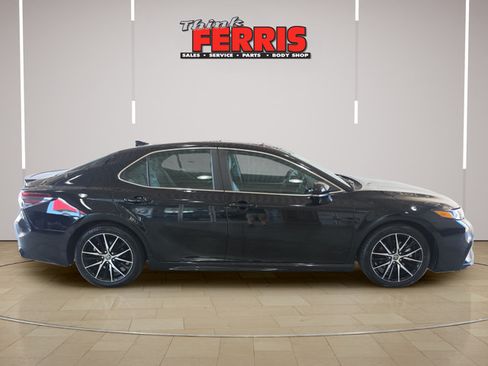 Used 2023 Toyota Camry SE w/ Cold Weather Package FWD image 4