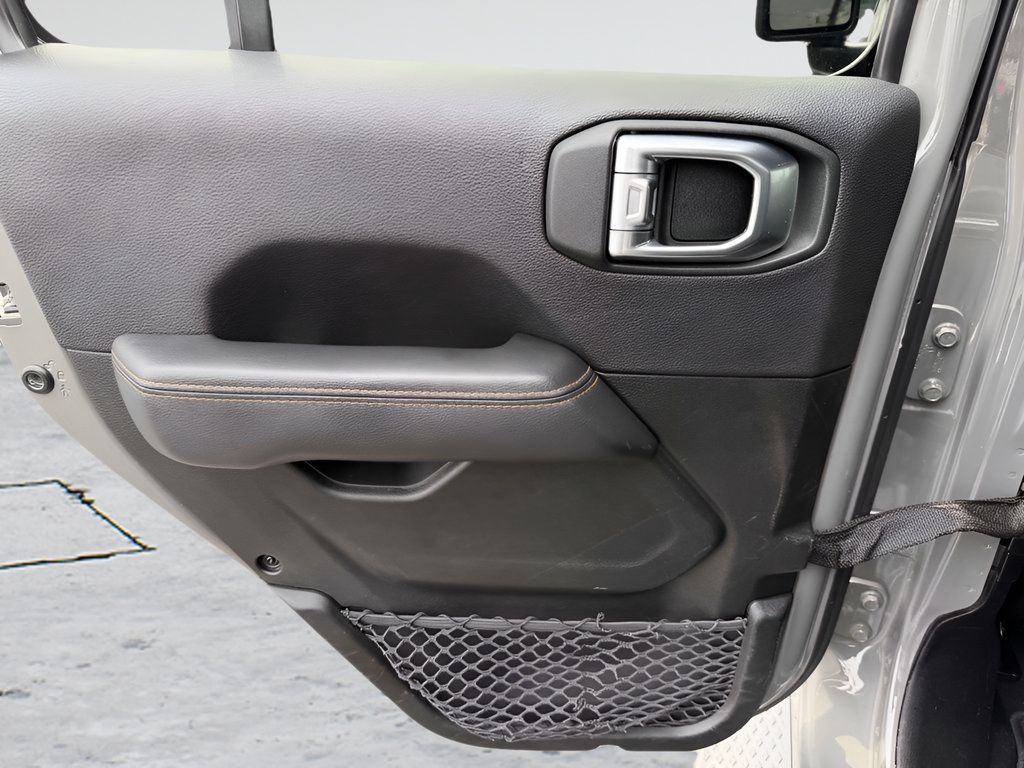 Used 2023 Jeep Gladiator Overland AWD/4WD image 32
