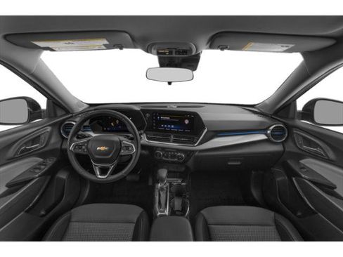 Used 2025 Chevrolet Trax LT w/ Driver Confidence Package image 11