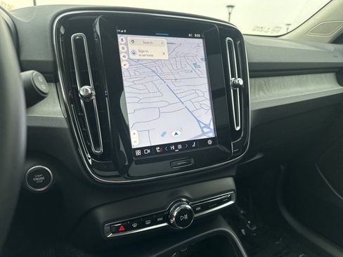 Certified 2025 Volvo XC40 B5 Core image 22