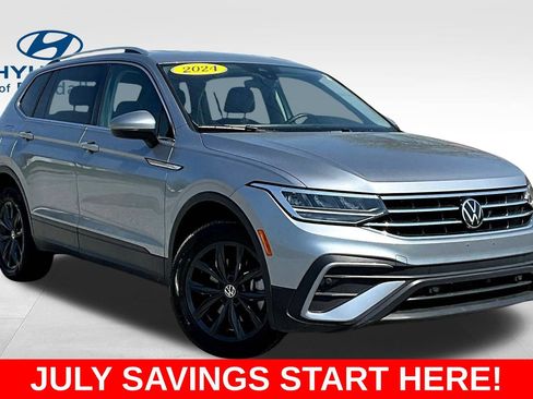 Used 2024 Volkswagen Tiguan SE FWD image 3