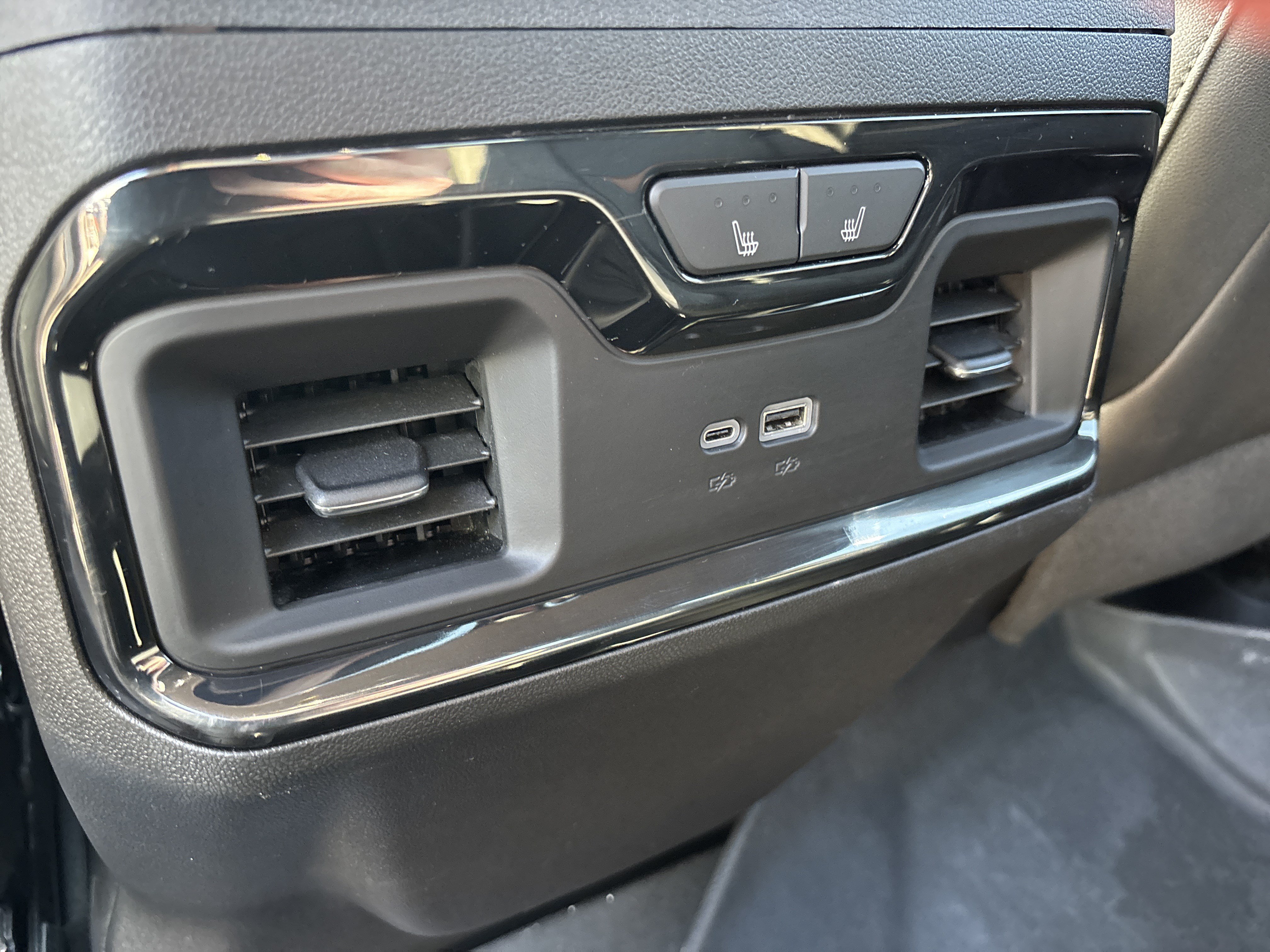 Used 2024 GMC Sierra 2500 AT4 w/ AT4 Premium Plus Package AWD/4WD image 17