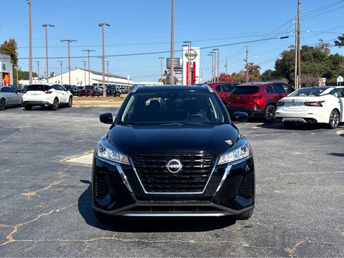 Used 2023 Nissan Kicks SV image 2