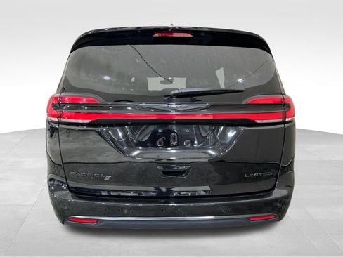 Used 2025 Chrysler Pacifica Limited FWD image 4