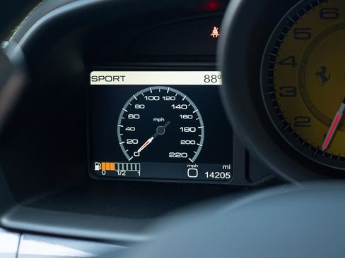 Used 2015 Ferrari 458 Italia Coupe RWD image 41